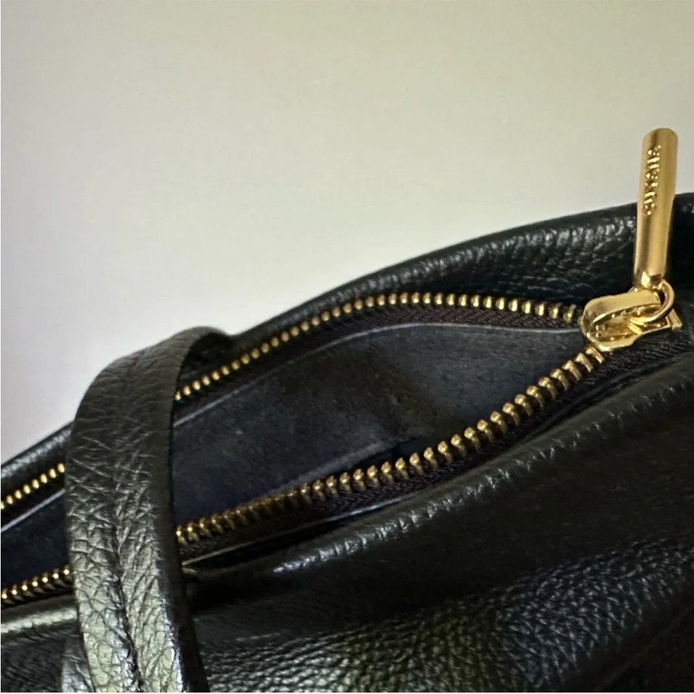 Cuyana Tall Easy Zipper Tote Black with Tall Easy Tote Insert - Picture 13 of 14